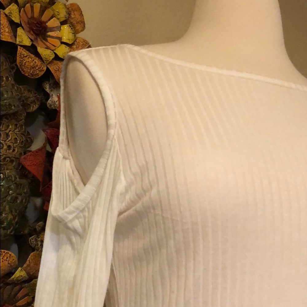 🔴 Emma & Sam Cold Shoulder Long Sleeve